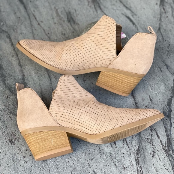 Perforated Perfect Tan Ankle Booties Pointed Toe - Picture 2 of 7